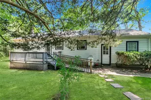 62 Squires Ave, East Quogue, NY 11942 - Photo 4