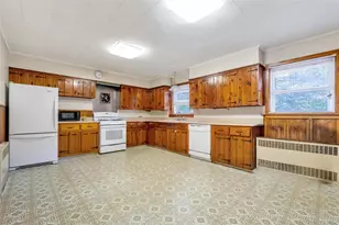 62 Squires Ave, East Quogue, NY 11942 - Photo 8