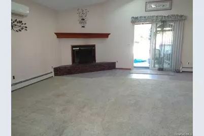 1431 Lombardy Boulevard, Bay Shore, NY 11706 - Photo 4