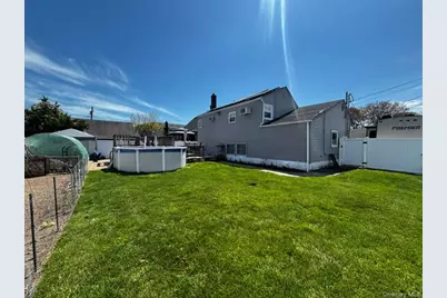 101 Buena Vista Boulevard, Lindenhurst, NY 11757 - Photo 18