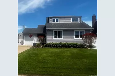 101 Buena Vista Boulevard, Lindenhurst, NY 11757 - Photo 4
