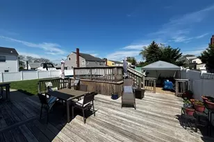 101 Buena Vista Blvd, Lindenhurst, NY 11757 - Photo 18