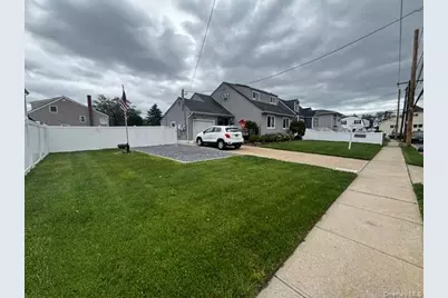 101 Buena Vista Boulevard, Lindenhurst, NY 11757 - Photo 1