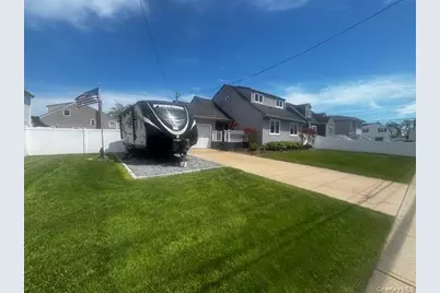 101 Buena Vista Boulevard, Lindenhurst, NY 11757 - Photo 2