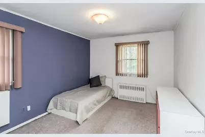 9 Avondale Road, Plainview, NY 11803 - Photo 18