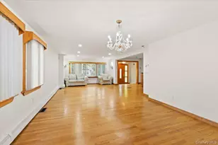 3 Franklin Rd, Great Neck, NY 11024 - Photo 6