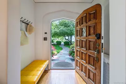 550 Forest Avenue, New Rochelle, NY 10804 - Photo 4