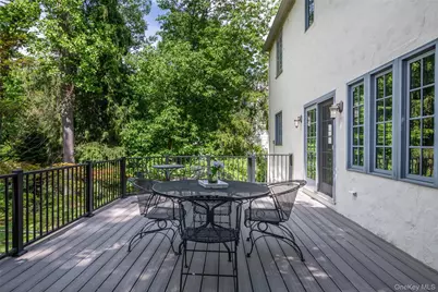 550 Forest Avenue, New Rochelle, NY 10804 - Photo 6