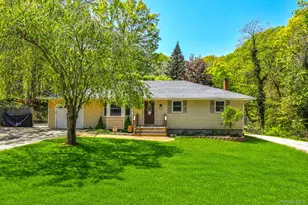 11 Oakwood Dr, Wading River, NY 11792 - Photo 2