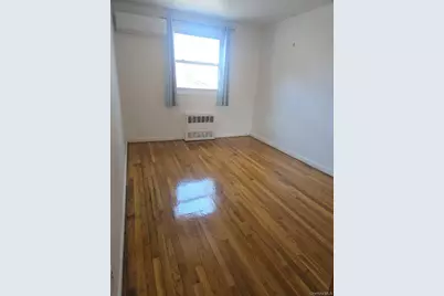 147-31 Barclay Avenue, Flushing, NY 11354 - Photo 4