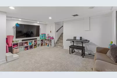 39 Marlin Lane, Port Washington, NY 11050 - Photo 14