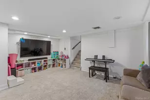 39 Marlin Ln, Port Washington, NY 11050 - Photo 14