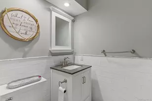 39 Marlin Ln, Port Washington, NY 11050 - Photo 8