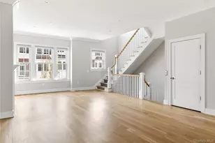 902 Mill Creek N, Roslyn, NY 11576 - Photo 2