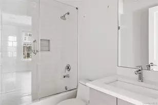 902 Mill Creek N, Roslyn, NY 11576 - Photo 26