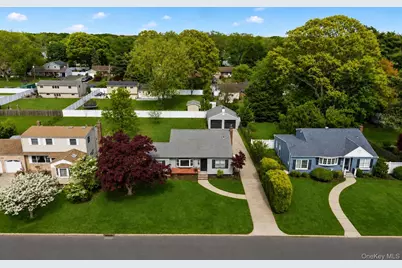 1413 Peters Boulevard, Bay Shore, NY 11706 - Photo 4