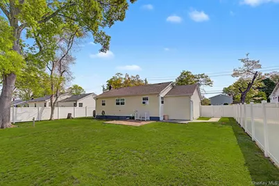 710 Broadway Avenue, Brentwood, NY 11717 - Photo 18