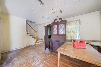 140 Freeman Avenue, Elmont, NY 11003 - Photo 4