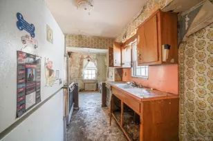 140 Freeman Ave, Elmont, NY 11003 - Photo 8