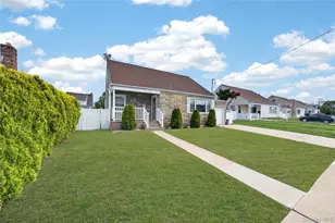 18 President St, Freeport, NY 11520 - Photo 2