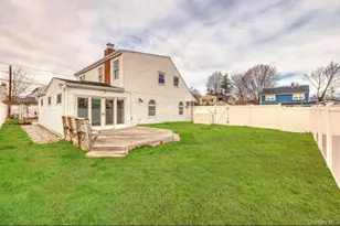 70 Sycamore Ln, Levittown, NY 11756 - Photo 12