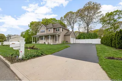 8 Manhattan Avenue, Centereach, NY 11720 - Photo 40