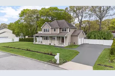 8 Manhattan Avenue, Centereach, NY 11720 - Photo 2