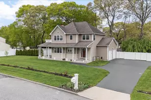 8 Manhattan Ave, Centereach, NY 11720 - Photo 2