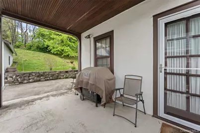 31 Lynton Place, White Plains, NY 10606 - Photo 14
