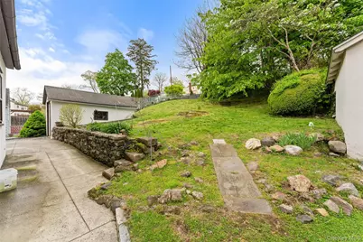 31 Lynton Place, White Plains, NY 10606 - Photo 16