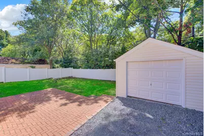11 Parkwood Road, Westbury, NY 11590 - Photo 20