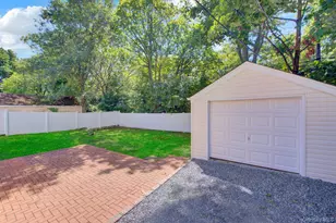 11 Parkwood Rd, Westbury, NY 11590 - Photo 20