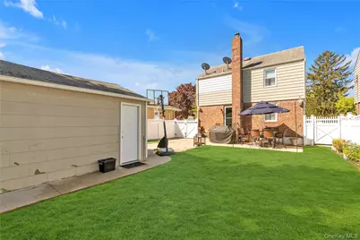 324 Beebe Road, Mineola, NY 11501 - Photo 20