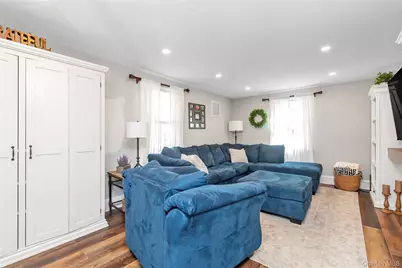 324 Beebe Road, Mineola, NY 11501 - Photo 8