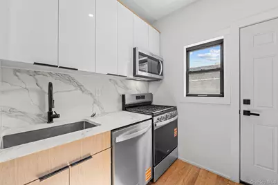 9016 102nd Street, Richmond Hill, NY 11418 - Photo 4