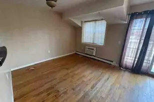 94-24 Magnolia Ct, Jamaica, NY 11417 - Photo 4
