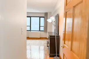 210 E 47th St, New York, NY 10017 - Photo 16