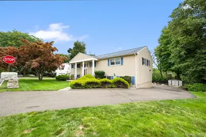 20 Lancaster Drive, Suffern, NY 10901 - Photo 2