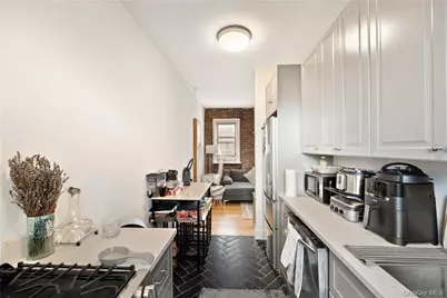 2115 33 Street #4E, Astoria, NY 11105 - Photo 4