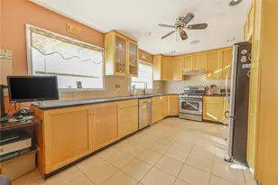 3204 Glennon Pl, Bronx, NY 10465 - Photo 12