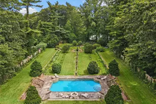 - Wheatley Rd, Old Westbury, NY 11568 - Photo 32