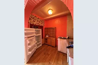 95-07 Roosevelt Avenue, Jackson Heights, NY 11372 - Photo 6