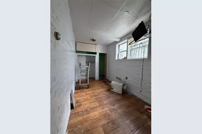 95-07 Roosevelt Avenue, Jackson Heights, NY 11372 - Photo 12