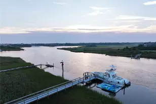 157 Dune Rd, Quogue, NY 11959 - Photo 4