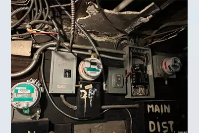 95-07 Roosevelt Avenue, Jackson Heights, NY 11372 - Photo 4