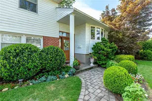 29 Roberta Ln, Syosset, NY 11791 - Photo 4