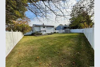 18 Maylen Drive, Brentwood, NY 11717 - Photo 4