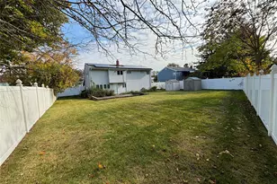 18 Maylen Dr, Brentwood, NY 11717 - Photo 4