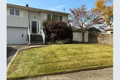 18 Maylen Drive, Brentwood, NY 11717 - Photo 2