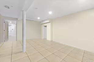 142-25 Latham Ln, Jamaica, NY 11434 - Photo 14